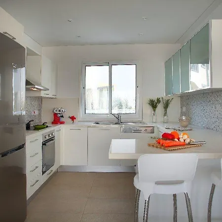 Located Minutes From Fig Tree Bay 84 Βίλα *