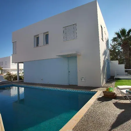 Located Minutes From Fig Tree Bay 84 Protaras